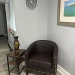 New Quiet Intwn Apt With Private Entry, Bath & Patio