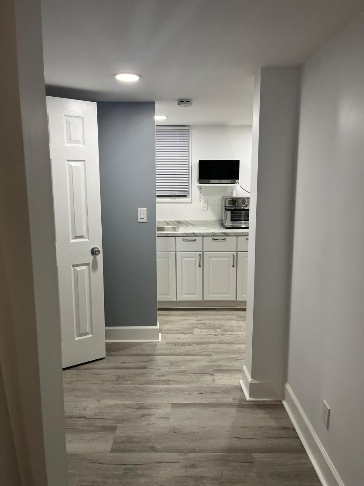 Apartment New Quiet Intwn With Private Entry, Bath & Patio