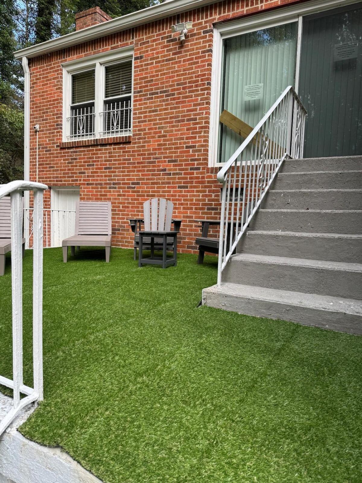 Apartment New Quiet Intwn With Private Entry, Bath & Patio *